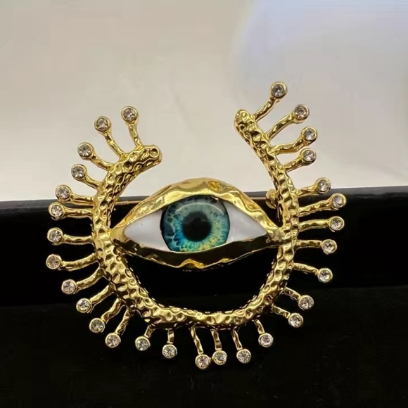 Big Blue Eye Round Big Blue Eye Round Brooch! So unique! - Picture 4 of 6